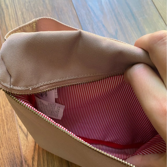 Light pink Herschel fifteen fanny pack, like new! - Picture 3 of 3